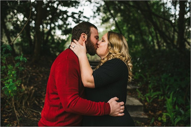 couple kissing in mead gardens in winter park, fl